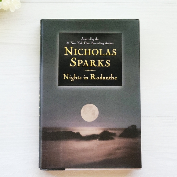 Book Nights in Rodanthe by Nicholas Sparks - Picture 3 of 9